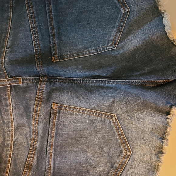 Shorts - Picture 3 of 3